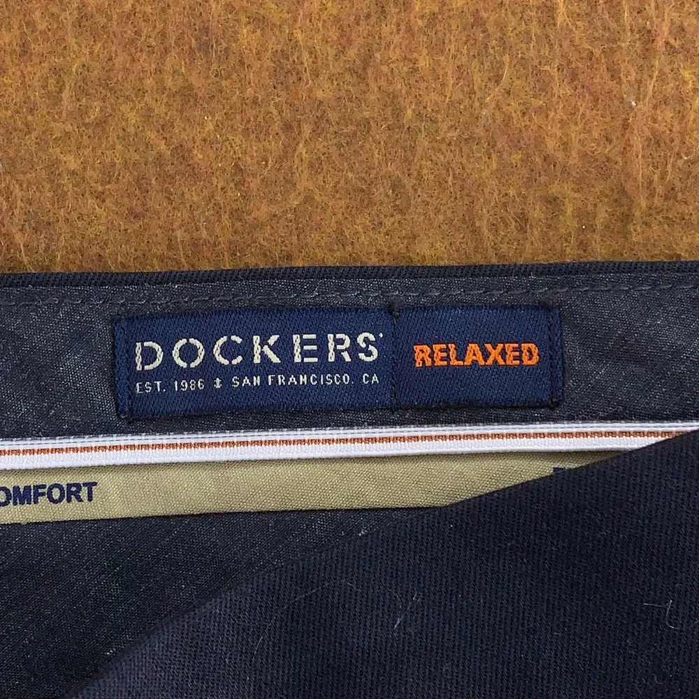 Dockers Mens 38x32 Navy Blue Pleated Relaxed Fit Lux Cotton Stretch Khaki Pants